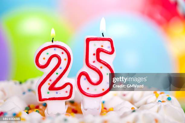 pastel de cumpleaños - 25° aniversario fotografías e imágenes de stock