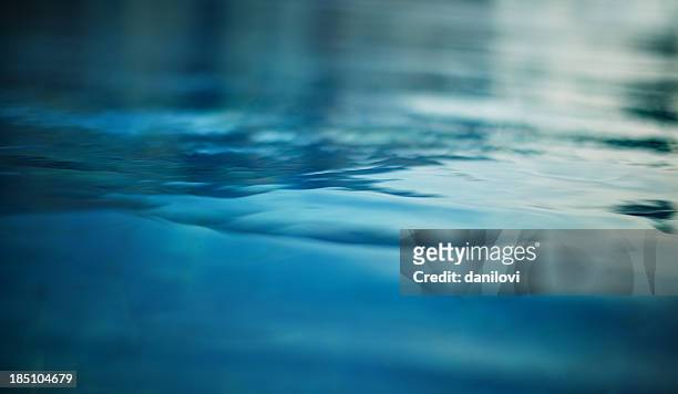 water wasseroberfläche - water stock-fotos und bilder