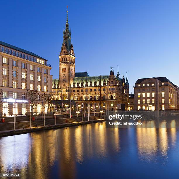 hamburger rathaus - rathaus hamburg stock-fotos und bilder