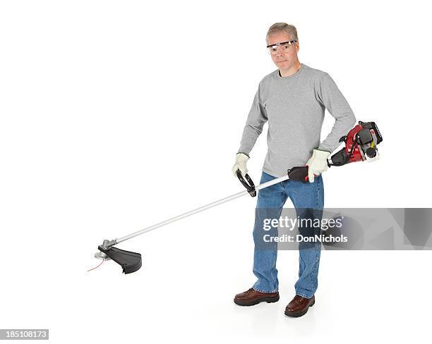 mann mit einem kantenschneider - rasenmäher freisteller stock-fotos und bilder