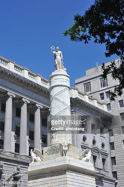 battle monument in baltimore - baltimore maryland daytime stock pictures, royalty-free photos & images