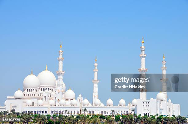 sheikh zayed mosque in abu dhabi - sheikh zayed grand mosque stock pictures, royalty-free photos & images