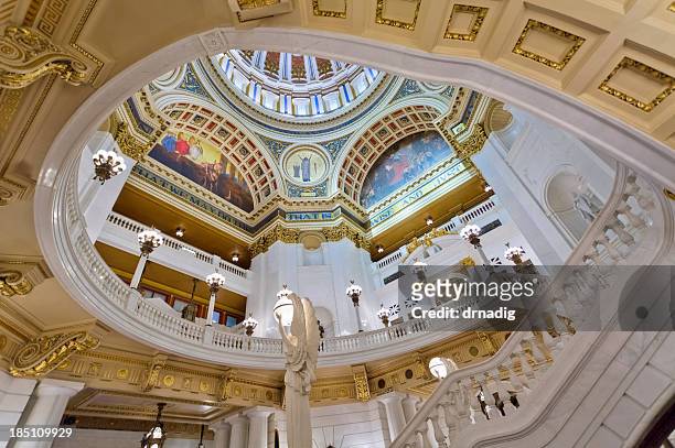 ロチュンダとバルコニーには、ペンシルバニア州庁舎 - ハリスバーグ ストックフォトと画像