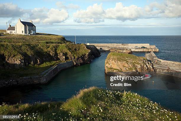 small fishing harbour, isle of lewis, outer hebrides, scotland, uk - safe harbor stock pictures, royalty-free photos & images