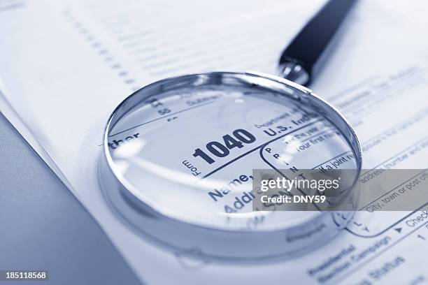 tax audit - 1040 stockfoto's en -beelden