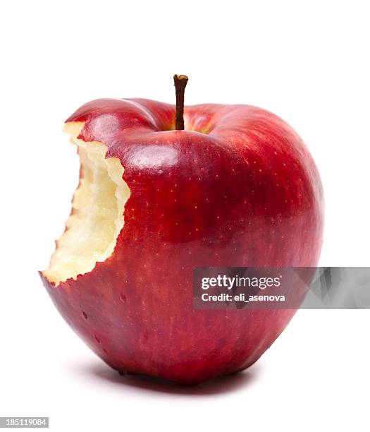 red apple con bocadillo - morder fotografías e imágenes de stock