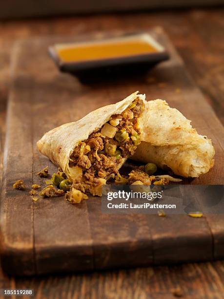 beef samosa - samosa stock pictures, royalty-free photos & images
