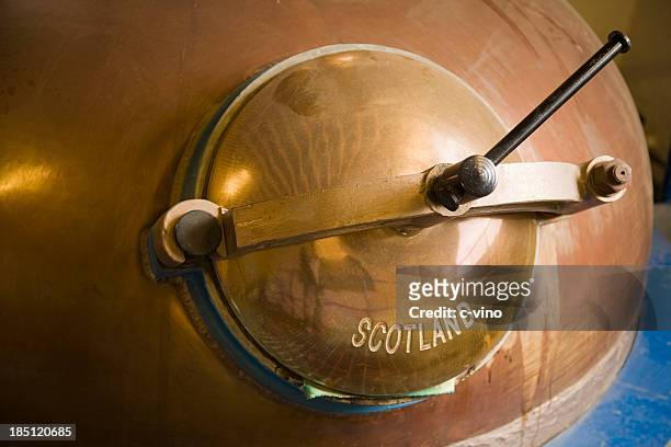 pot still lid in whiskey distillery - copper still stockfoto's en -beelden