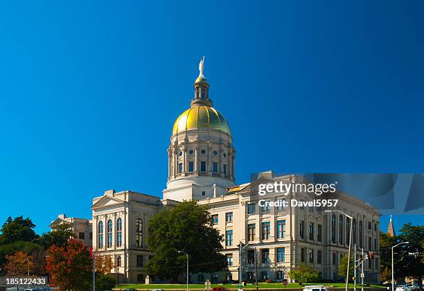 georgia state capitol - golden state stock-fotos und bilder