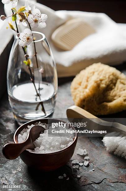 natürliche bad-accessoires - accessoires stock-fotos und bilder