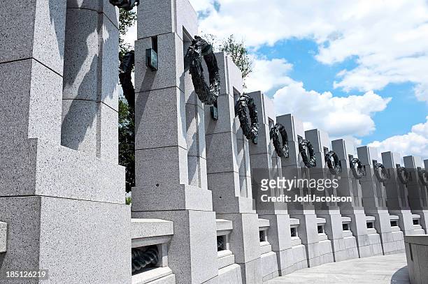 ww2 memorial washington dc - military memorial stock pictures, royalty-free photos & images