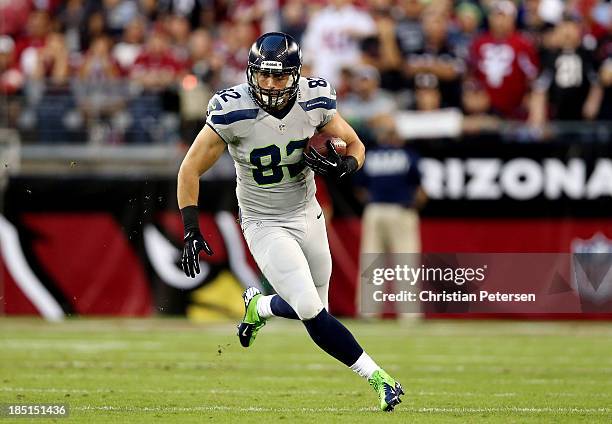Tight end Luke Willson of the Seattle Seahawks runs after a catch in the first quarter against the Arizona Cardinals during a game at the University...
