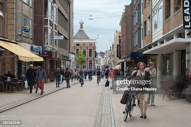 groningen, netherlands - ville de groningen photos et images de collection