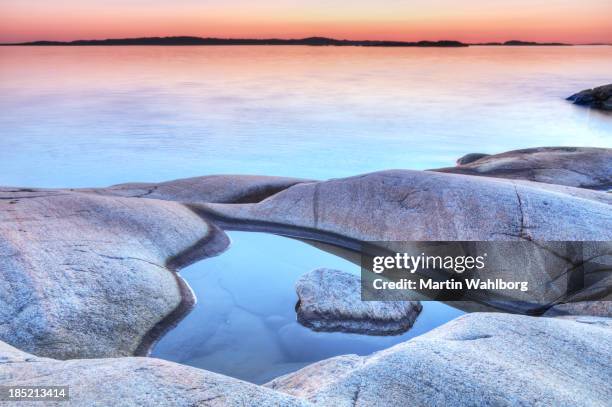 夜には、スウェーデン式の海岸線 - archipelago ストックフォトと画像