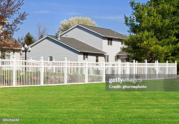 vinyl fence - house fence stock pictures, royalty-free photos & images