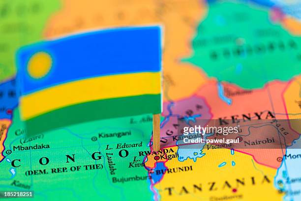 carte et le drapeau du rwanda - kigali photos et images de collection