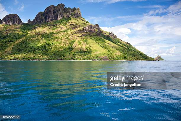 waya island in fidschi - fiji stock-fotos und bilder