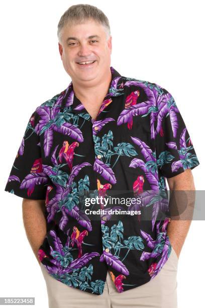 fröhlich mann in hawaiian shirt - overhemd stock-fotos und bilder