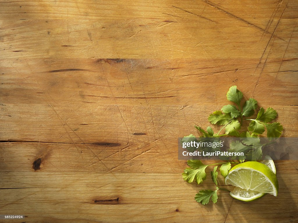 Limes mit frischem Koriander