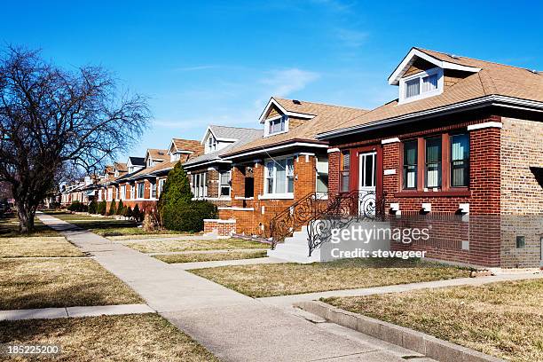bungalows de chicago dans le quartier sud-ouest - chicago illinois photos et images de collection