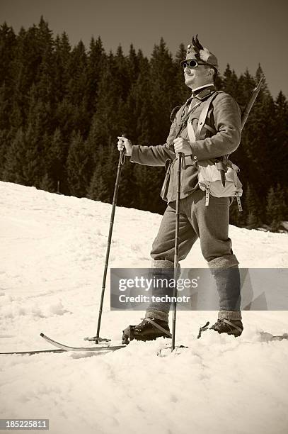 ritratto di un soldato sciatore - telemark foto e immagini stock