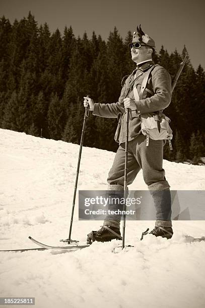 retrato de um soldado esquiador - esqui telemark imagens e fotografias de stock