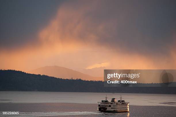 seattle ferry crossing - elliott bay bildbanksfoton och bilder