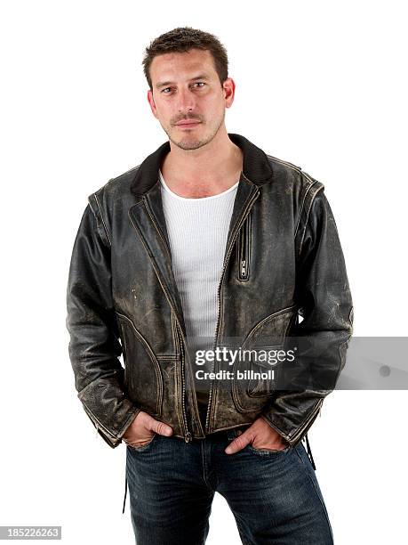 maschio adulto con gravi espressione indossando pelle - giacca di pelle foto e immagini stock