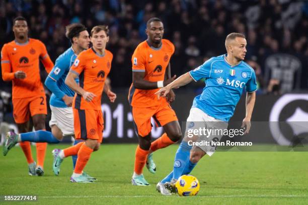 Stanislav Lobotka of SSC Napoli chased by Nicolò Barella and Marcus Thuram of FC Internazionale during the Serie A TIM match between SSC Napoli and...