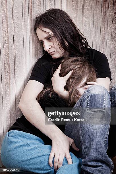 protection - huiselijk geweld stockfoto's en -beelden