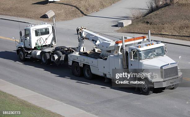 tow truck for semi. - roadside assistance stock pictures, royalty-free photos & images