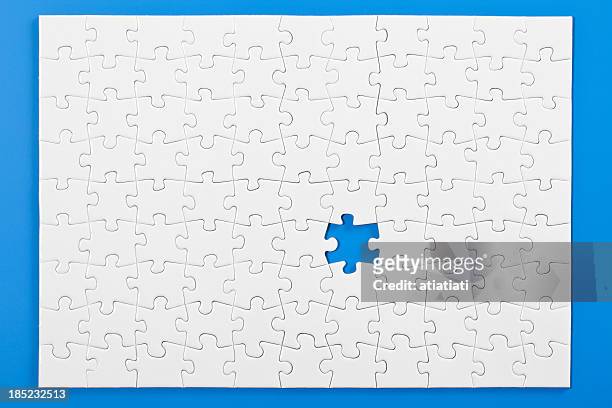 fehlenden teile puzzle - jigsaw pieces stock-fotos und bilder