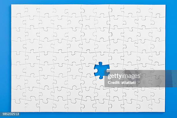 falta parte do'puzzle' - jigsaw piece imagens e fotografias de stock