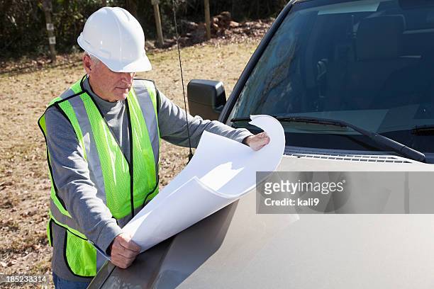manual worker wearing hardhat and safety vest - real estate developer 個照片及圖片檔