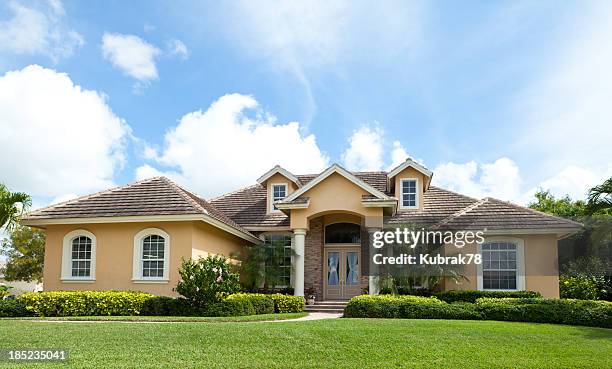 beautiful house in florida - beautiful house exterior stockfoto's en -beelden