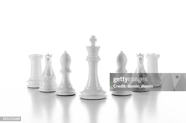 team, group of white chess pieces isolated on white - chess king stockfoto's en -beelden