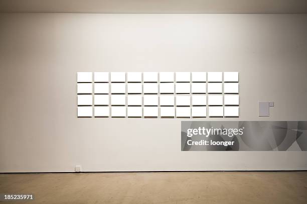 grupo de quadros em branco na galeria de arte de parede - grupo médio de objetos - fotografias e filmes do acervo