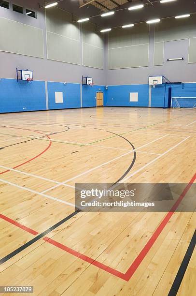 school sporthalle - turnhalle stock-fotos und bilder