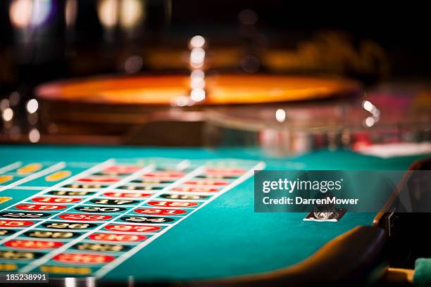 roulette table - casino table games stockfoto's en -beelden