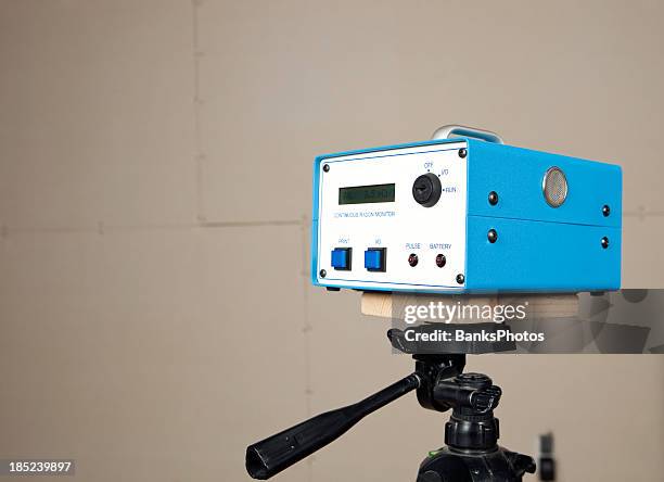 système de surveillance du radon sous-sol de l'hôtel - radon photos et images de collection