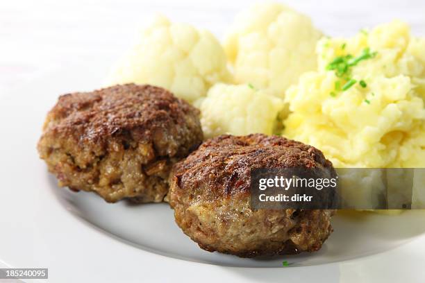 frikadeller - gehaktbal stockfoto's en -beelden