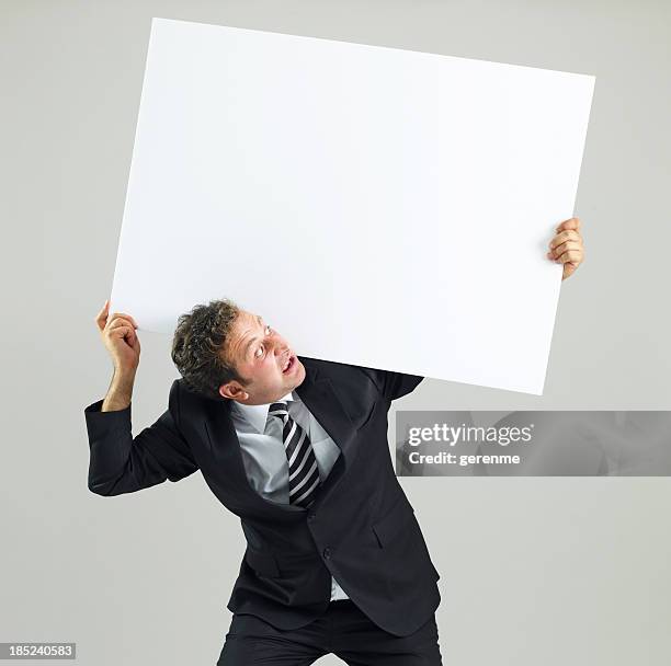 empresario sosteniendo en blanco de señal - person holding blank sign fotografías e imágenes de stock