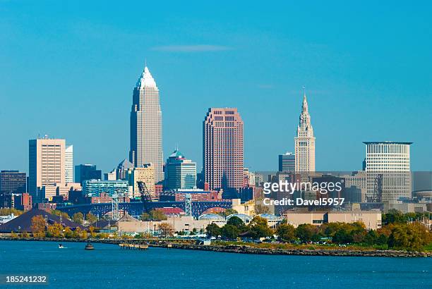 cleveland skyline and lake erie - cleveland ohio stock pictures, royalty-free photos & images