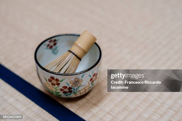 matcha tea ceremony - tatami mat stockfoto's en -beelden