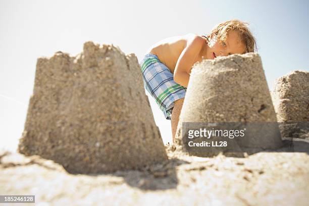 sand castle - kind sandburg stock-fotos und bilder
