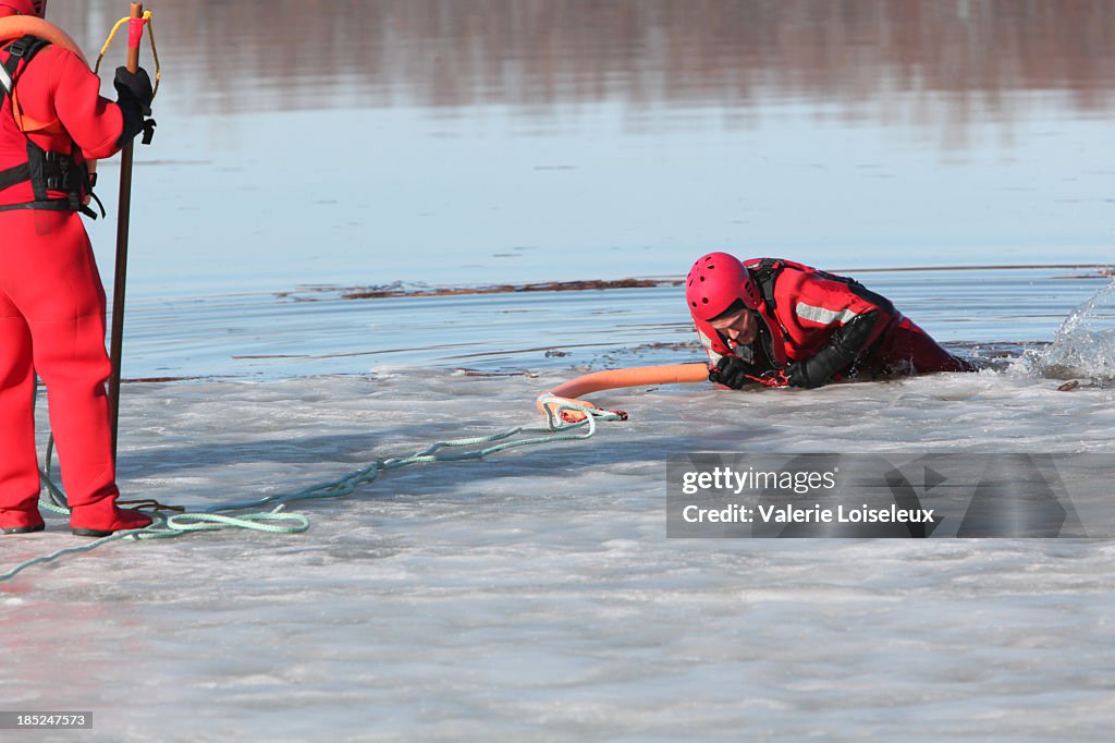 Eiswasser Rettungsteams