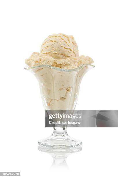 vanilla ice cream sundae. - ice cream cup stock-fotos und bilder