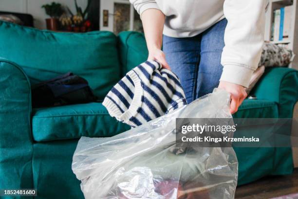 decluttering - decluttering stock pictures, royalty-free photos & images