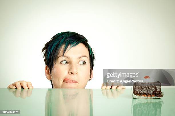 チョコレートケーキデザイアー - 人間の舌 ストックフォトと画像