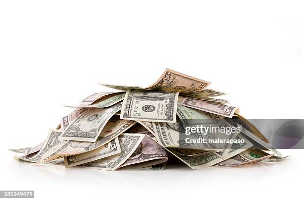 heap of money. dollar bills. - eén dollar amerikaanse dollar stockfoto's en -beelden